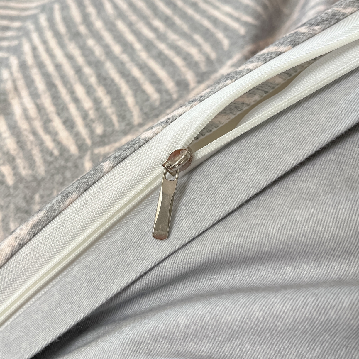 91家纺网 家纺一手货源 找家纺 西引力 2025新款纯棉磨毛数码印花单品四件套 羽叶