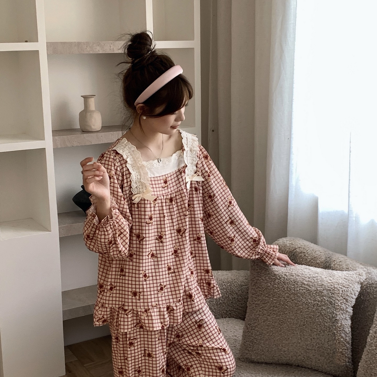 91家纺网 家纺一手货源 找家纺 妍景家居生活馆 2025新款荷叶边印花小熊 红色