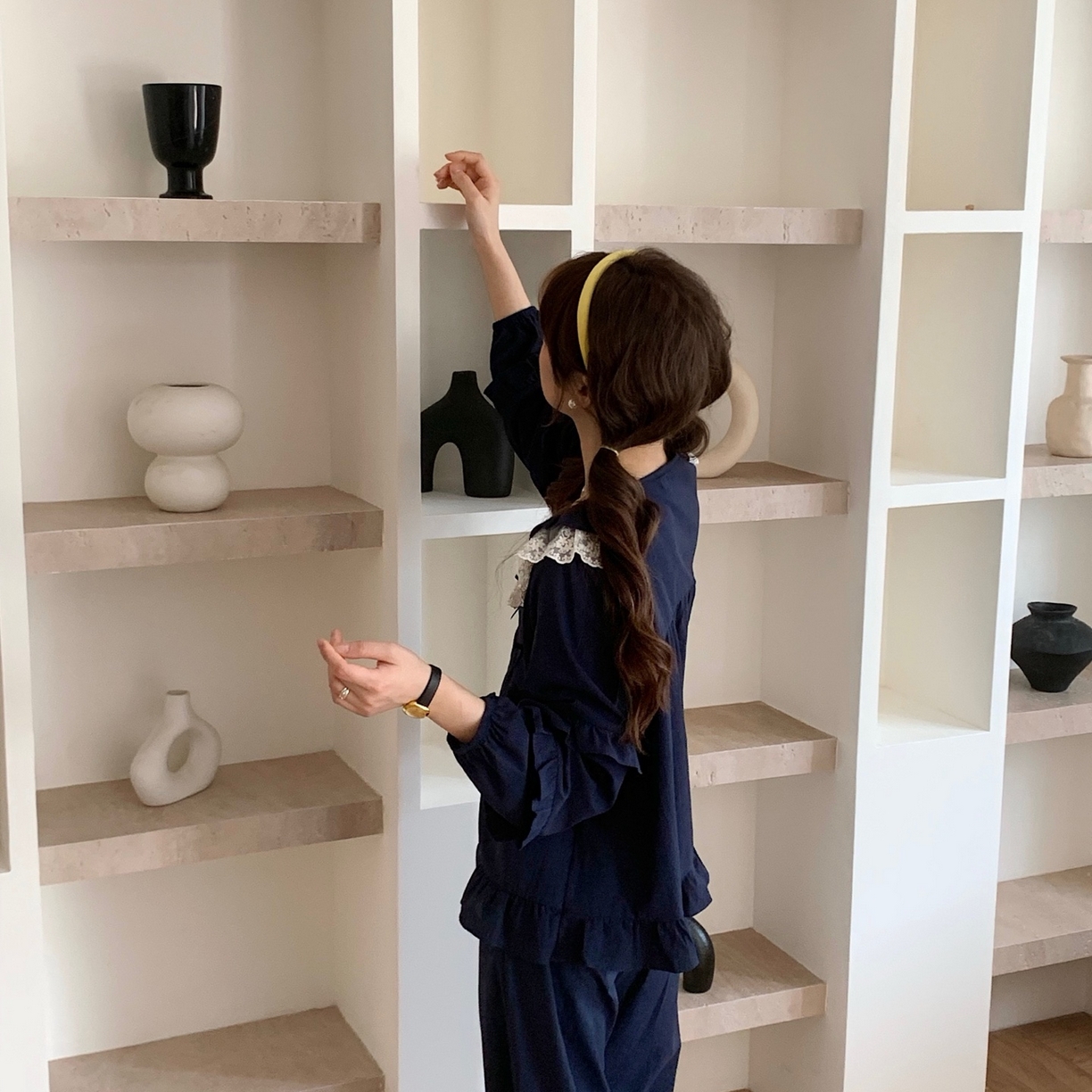 91家纺网 家纺一手货源 找家纺 妍景家居生活馆 2025新款木耳边蕾丝圆领套装 藏蓝色