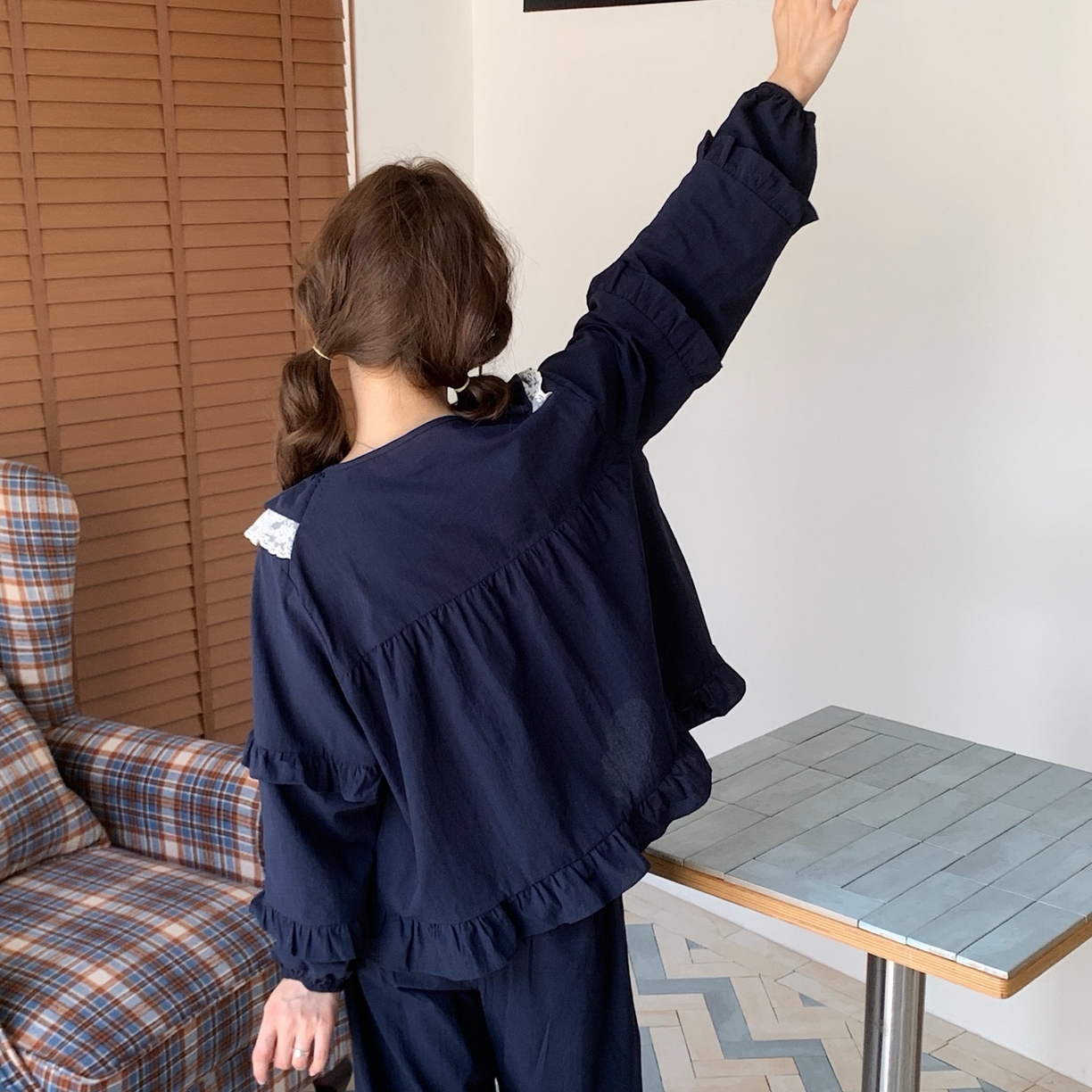 91家纺网 家纺一手货源 找家纺 妍景家居生活馆 2025新款木耳边蕾丝圆领套装 藏蓝色