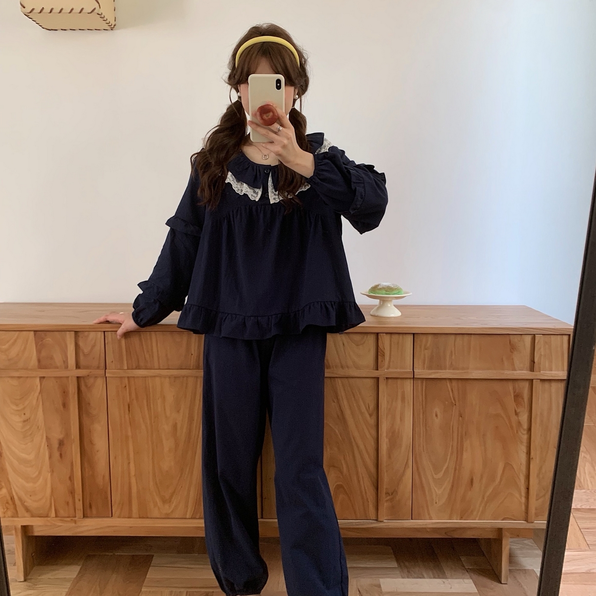 91家纺网 家纺一手货源 找家纺 妍景家居生活馆 2025新款木耳边蕾丝圆领套装 藏蓝色