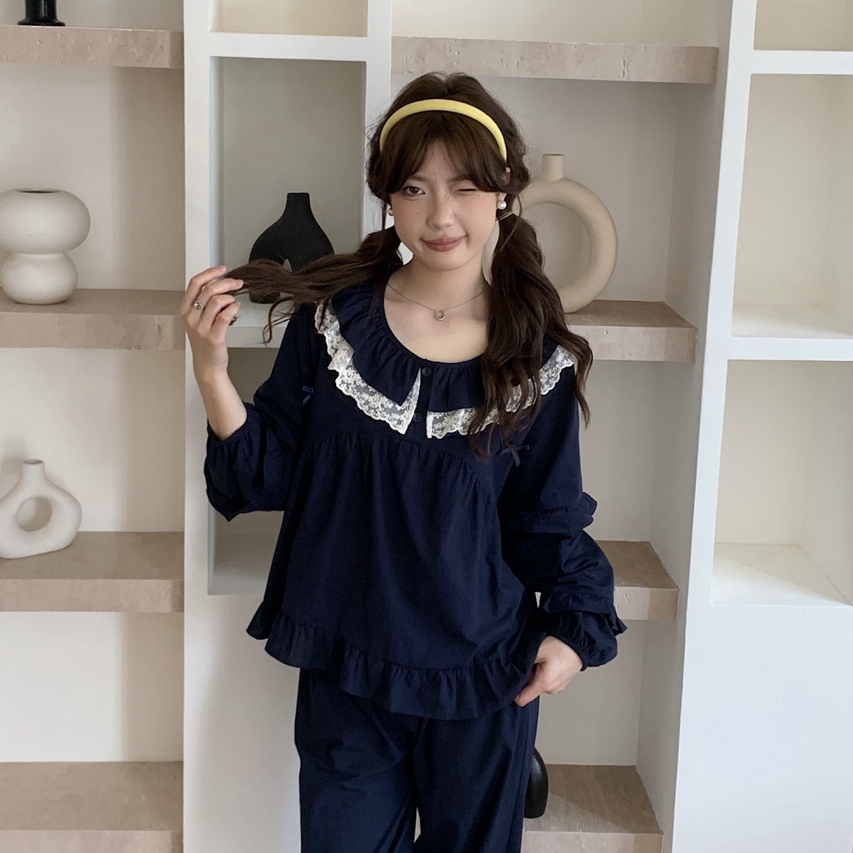 91家纺网 家纺一手货源 找家纺 妍景家居生活馆 2025新款木耳边蕾丝圆领套装 藏蓝色