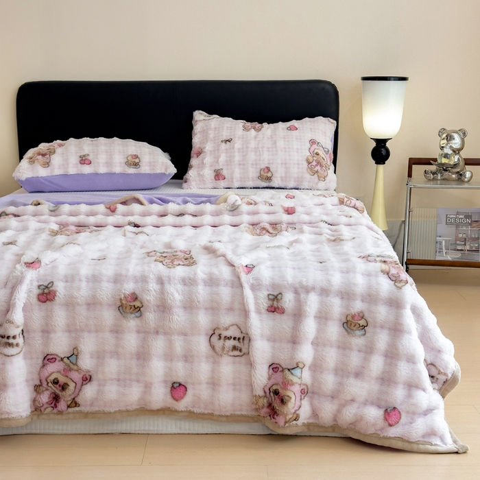 91家纺网 家纺一手货源 找家纺 摩妮卡 2025新款热款直播600克大泡泡兔毛复合毛毯牛奶绒 小乖乖