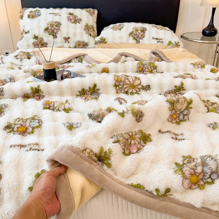 91家纺网 家纺一手货源 找家纺 摩妮卡 2025新款热款直播600克大泡泡兔毛复合毛毯牛奶绒 轻纱漫舞