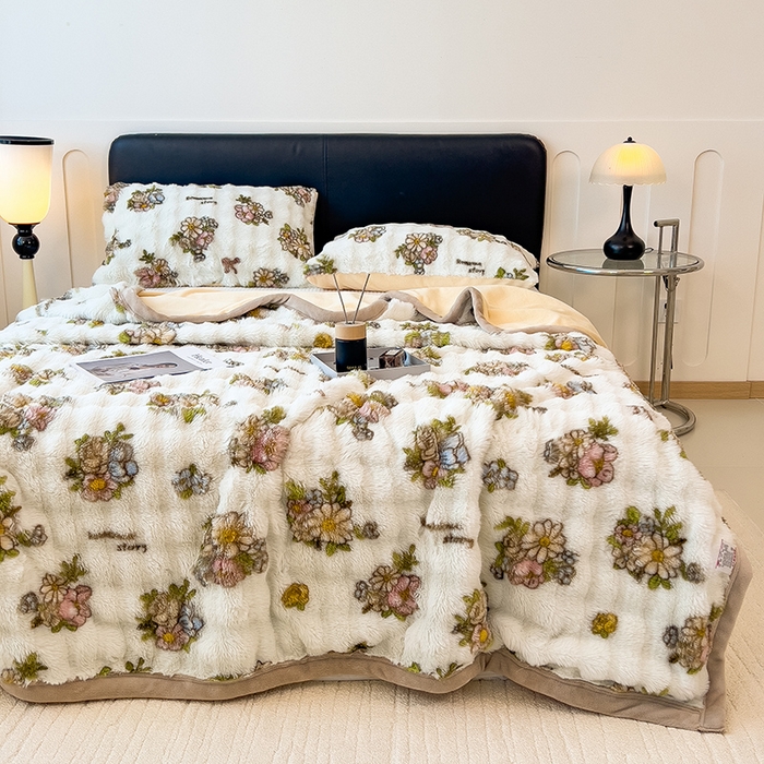 91家纺网 家纺一手货源 找家纺 摩妮卡 2025新款热款直播600克大泡泡兔毛复合毛毯牛奶绒 轻纱漫舞