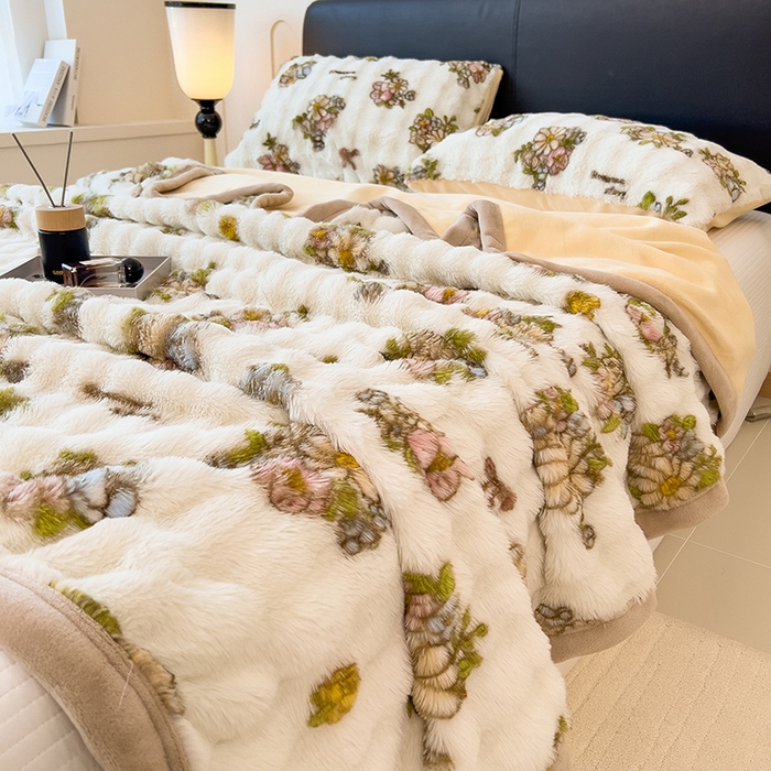 91家纺网 家纺一手货源 找家纺 摩妮卡 2025新款热款直播600克大泡泡兔毛复合毛毯牛奶绒 轻纱漫舞