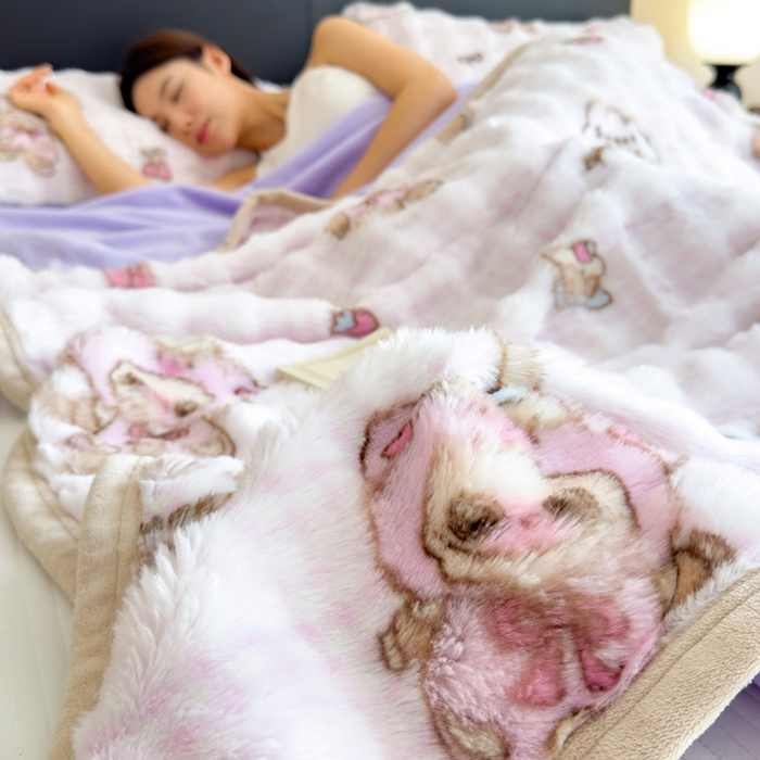 91家纺网 家纺一手货源 找家纺 摩妮卡 2025新款热款直播600克大泡泡兔毛复合毛毯牛奶绒 小乖乖