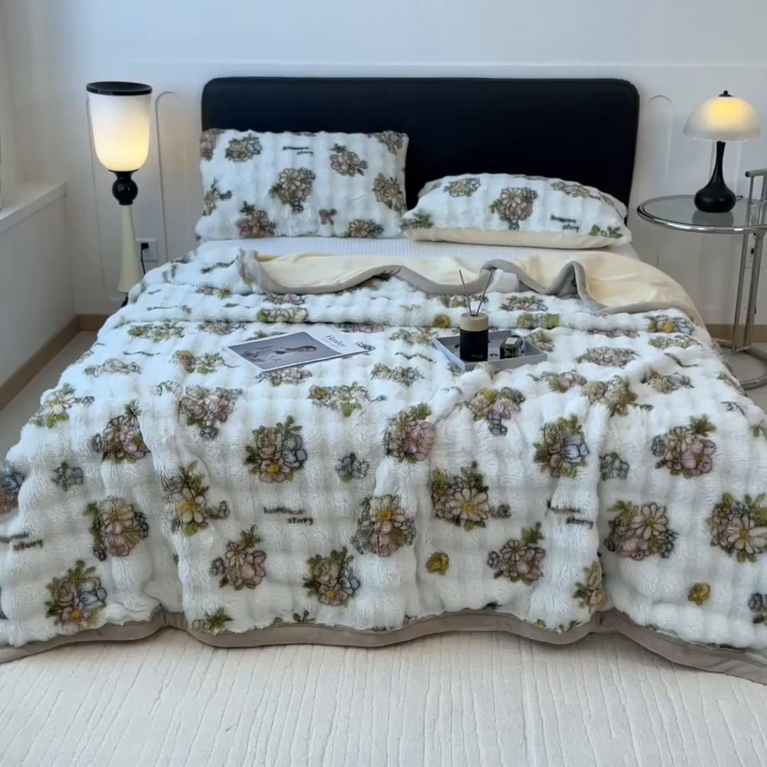 91家纺网 家纺一手货源 找家纺 摩妮卡 2025新款热款直播600克大泡泡兔毛复合毛毯牛奶绒 轻纱漫舞