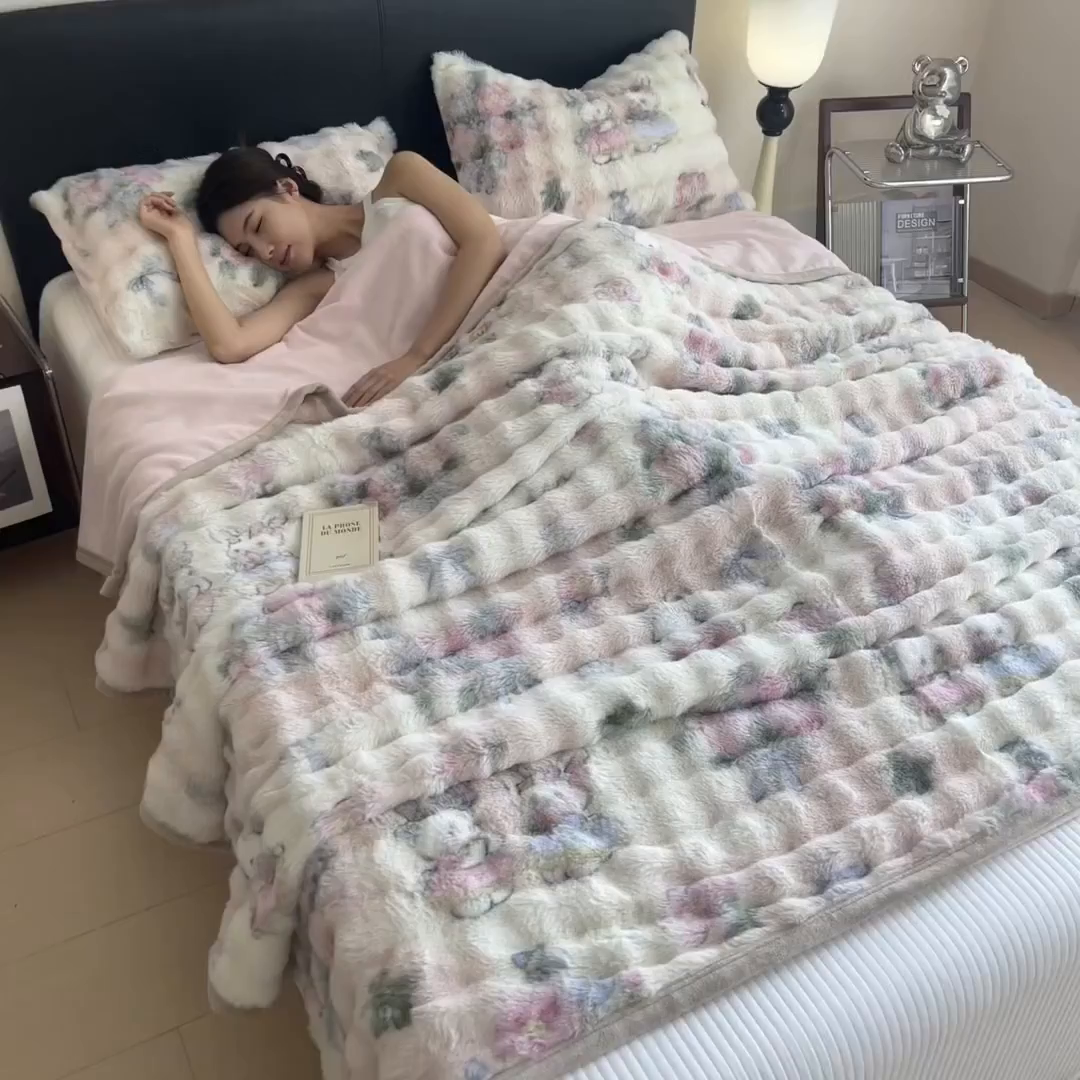 91家纺网 家纺一手货源 找家纺 摩妮卡 2025新款600克大泡泡兔毛复合毛毯牛奶绒