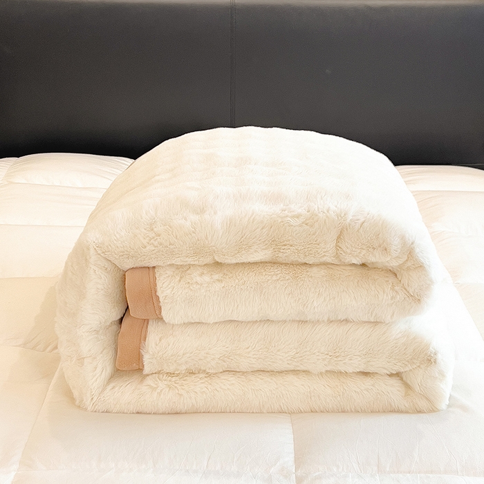 91家纺网 家纺一手货源 找家纺 摩妮卡 2025新款热款直播600克大泡泡兔毛复合毛毯牛奶绒 米白+奶咖