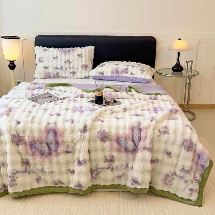 91家纺网 家纺一手货源 找家纺 摩妮卡 2025新款热款直播600克大泡泡兔毛复合毛毯牛奶绒 花园蝴蝶