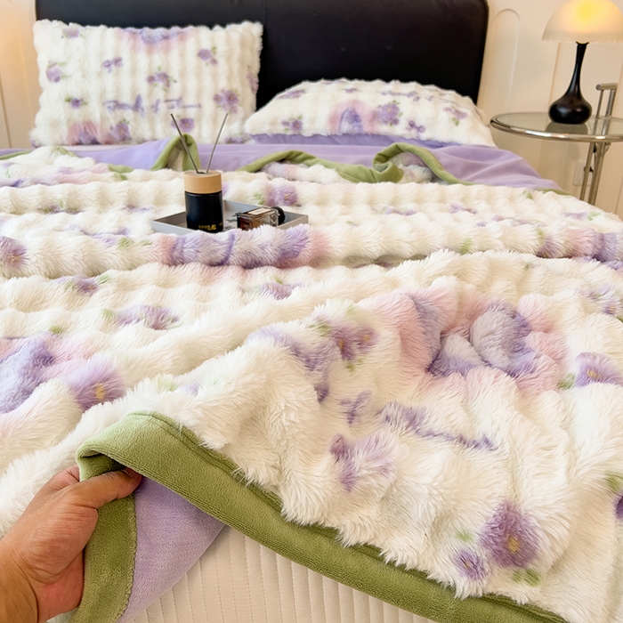 91家纺网 家纺一手货源 找家纺 摩妮卡 2025新款热款直播600克大泡泡兔毛复合毛毯牛奶绒 花园蝴蝶