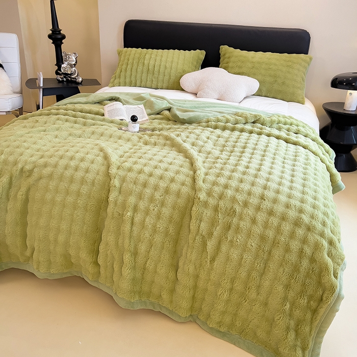 91家纺网 家纺一手货源 找家纺 摩妮卡 2025新款热款直播600克大泡泡兔毛复合毛毯牛奶绒 纯色奶绿