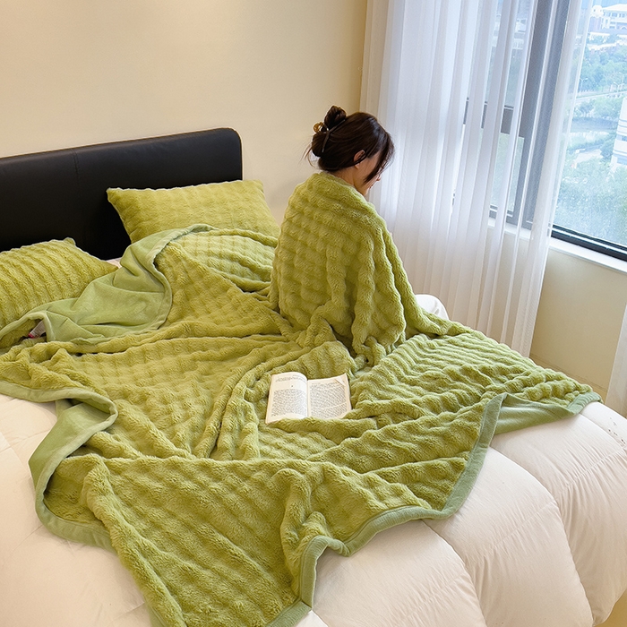 91家纺网 家纺一手货源 找家纺 摩妮卡 2025新款热款直播600克大泡泡兔毛复合毛毯牛奶绒 纯色奶绿