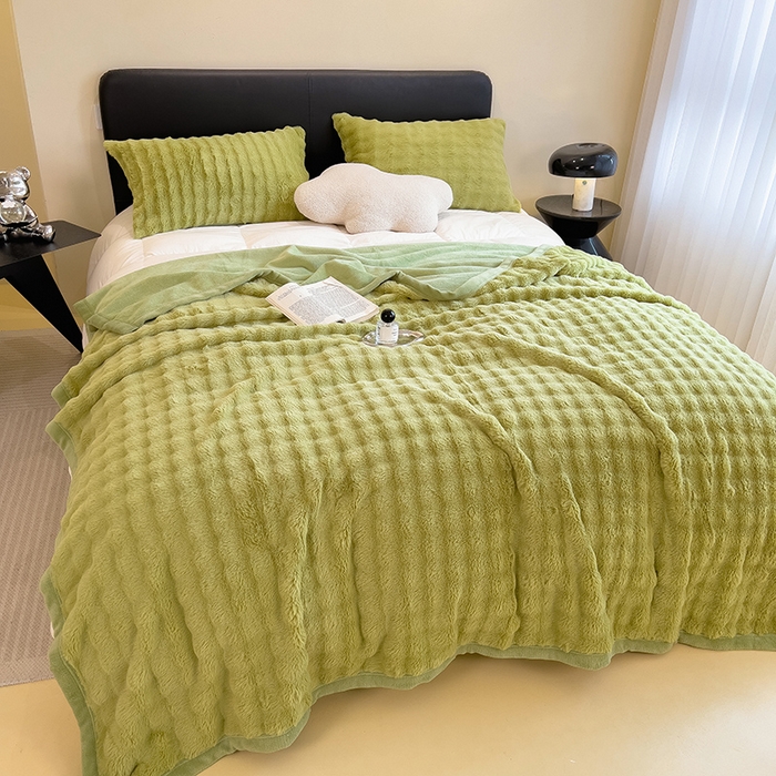 91家纺网 家纺一手货源 找家纺 摩妮卡 2025新款热款直播600克大泡泡兔毛复合毛毯牛奶绒 纯色奶绿