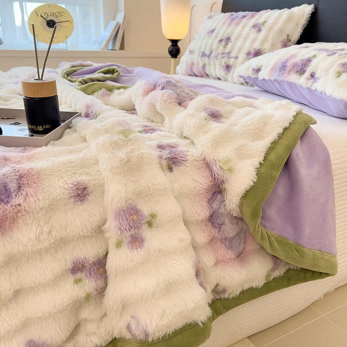 91家纺网 家纺一手货源 找家纺 摩妮卡 2025新款热款直播600克大泡泡兔毛复合毛毯牛奶绒 花园蝴蝶