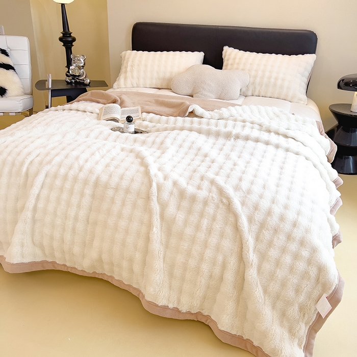 91家纺网 家纺一手货源 找家纺 摩妮卡 2025新款热款直播600克大泡泡兔毛复合毛毯牛奶绒 米白+奶咖