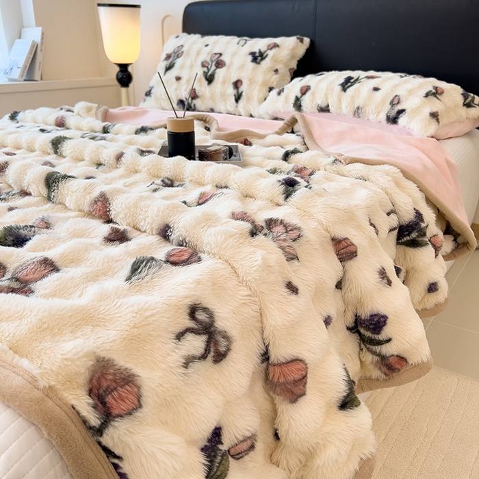 91家纺网 家纺一手货源 找家纺 摩妮卡 2025新款热款直播600克大泡泡兔毛复合毛毯牛奶绒 慕颜