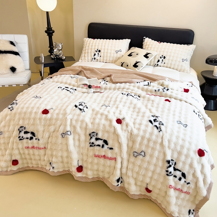 91家纺网 家纺一手货源 找家纺 摩妮卡 2025新款热款直播600克大泡泡兔毛复合毛毯牛奶绒 小奶狗