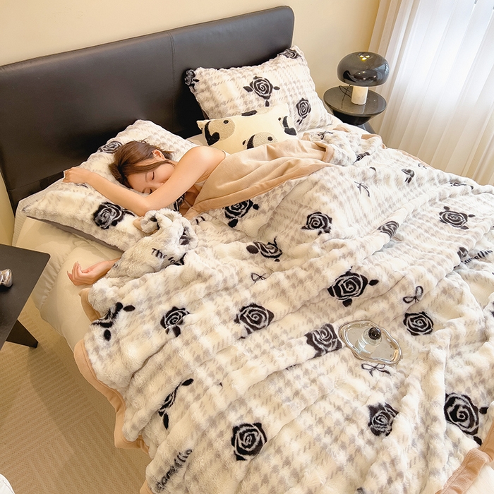 91家纺网 家纺一手货源 找家纺 摩妮卡 2025新款热款直播600克大泡泡兔毛复合毛毯牛奶绒 黑色玫瑰