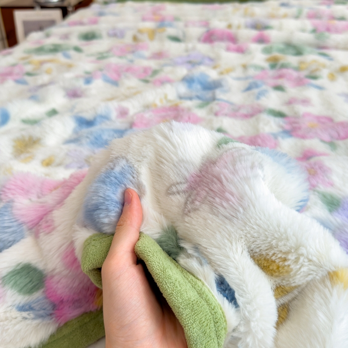 91家纺网 家纺一手货源 找家纺 摩妮卡 2025新款热款直播600克大泡泡兔毛复合毛毯牛奶绒 乱花迷境