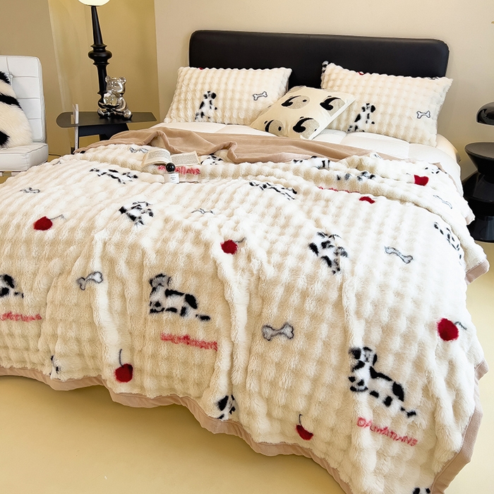 91家纺网 家纺一手货源 找家纺 摩妮卡 2025新款热款直播600克大泡泡兔毛复合毛毯牛奶绒 小奶狗