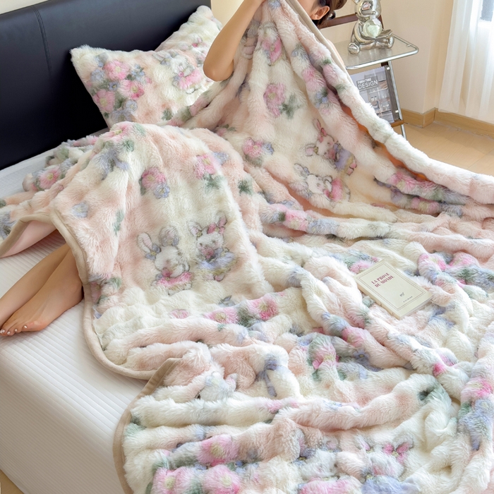 91家纺网 家纺一手货源 找家纺 摩妮卡 2025新款热款直播600克大泡泡兔毛复合毛毯牛奶绒 友谊见证