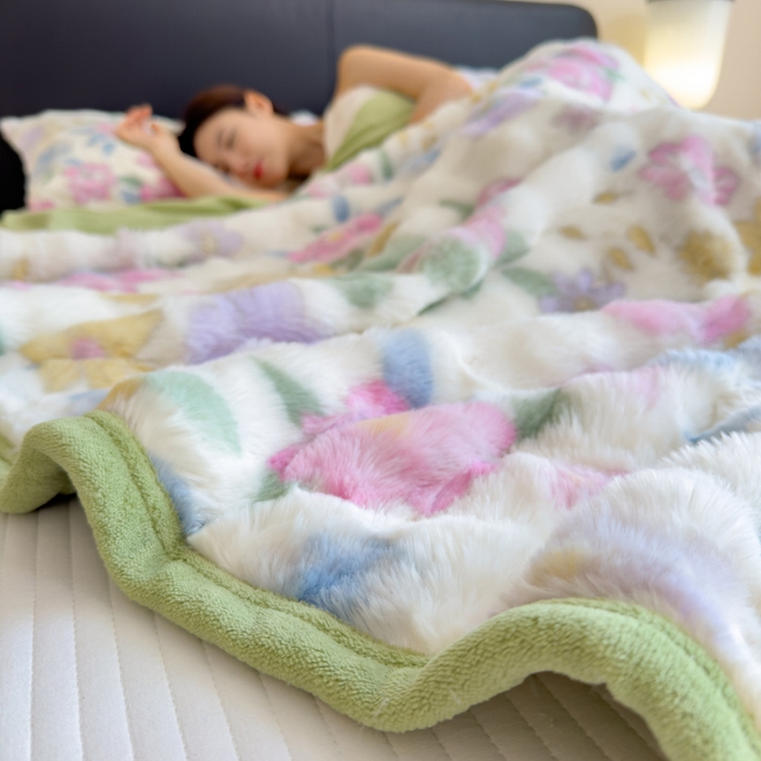 91家纺网 家纺一手货源 找家纺 摩妮卡 2025新款热款直播600克大泡泡兔毛复合毛毯牛奶绒 乱花迷境