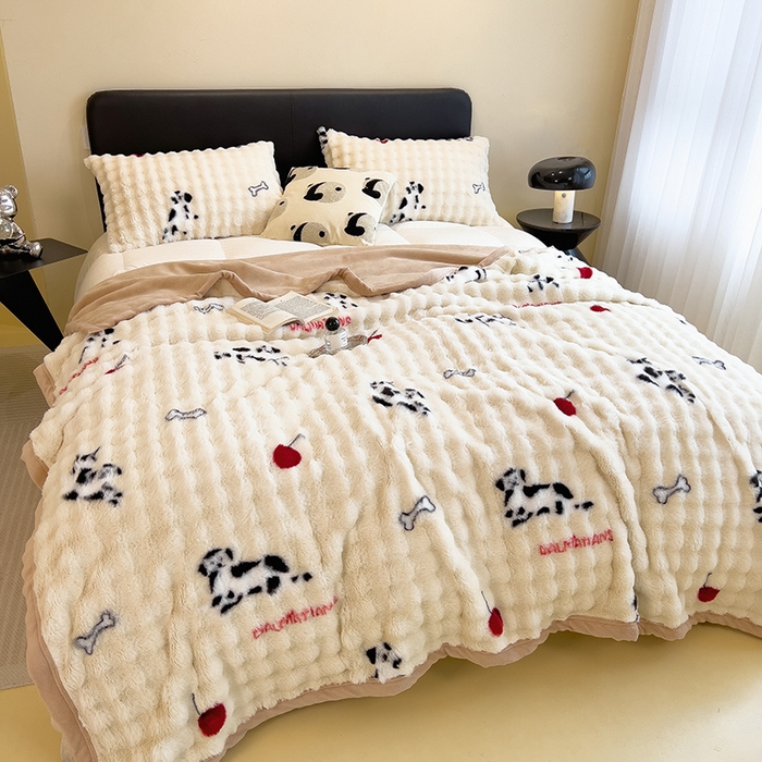 91家纺网 家纺一手货源 找家纺 摩妮卡 2025新款热款直播600克大泡泡兔毛复合毛毯牛奶绒 小奶狗