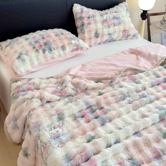 91家纺网 家纺一手货源 找家纺 摩妮卡 2025新款热款直播600克大泡泡兔毛复合毛毯牛奶绒 友谊见证