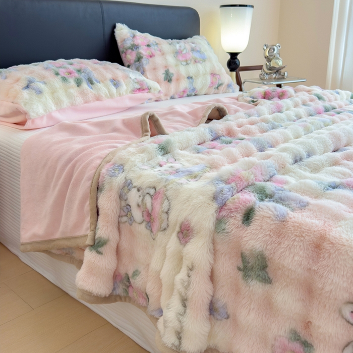 91家纺网 家纺一手货源 找家纺 摩妮卡 2025新款热款直播600克大泡泡兔毛复合毛毯牛奶绒 友谊见证