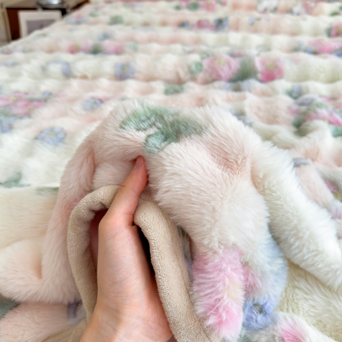 91家纺网 家纺一手货源 找家纺 摩妮卡 2025新款热款直播600克大泡泡兔毛复合毛毯牛奶绒 友谊见证