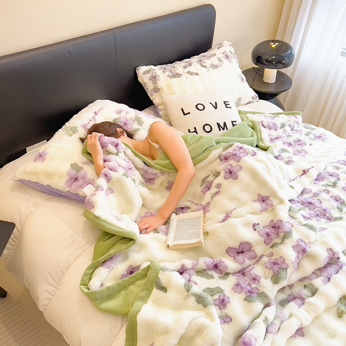 91家纺网 家纺一手货源 找家纺 摩妮卡 2025新款热款直播600克大泡泡兔毛复合毛毯牛奶绒 暗香紫苑