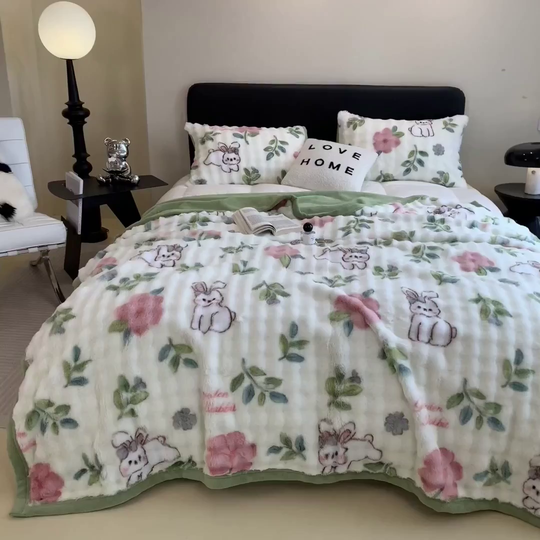 91家纺网 家纺一手货源 找家纺 摩妮卡 2025新款热款直播600克大泡泡兔毛复合毛毯牛奶绒 乐乐兔