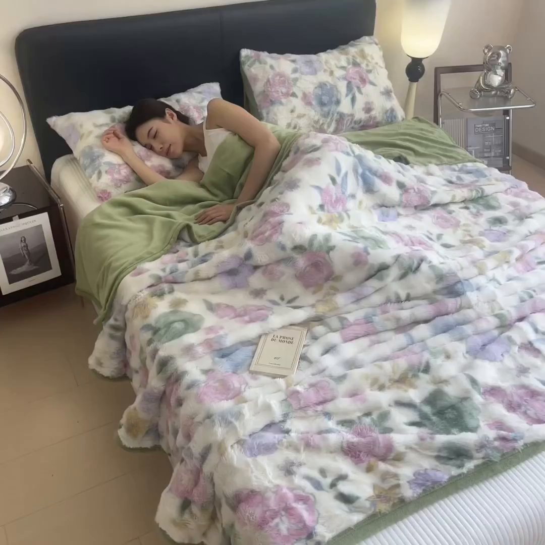 91家纺网 家纺一手货源 找家纺 摩妮卡 2025新款热款直播600克大泡泡兔毛复合毛毯牛奶绒 乱花迷境