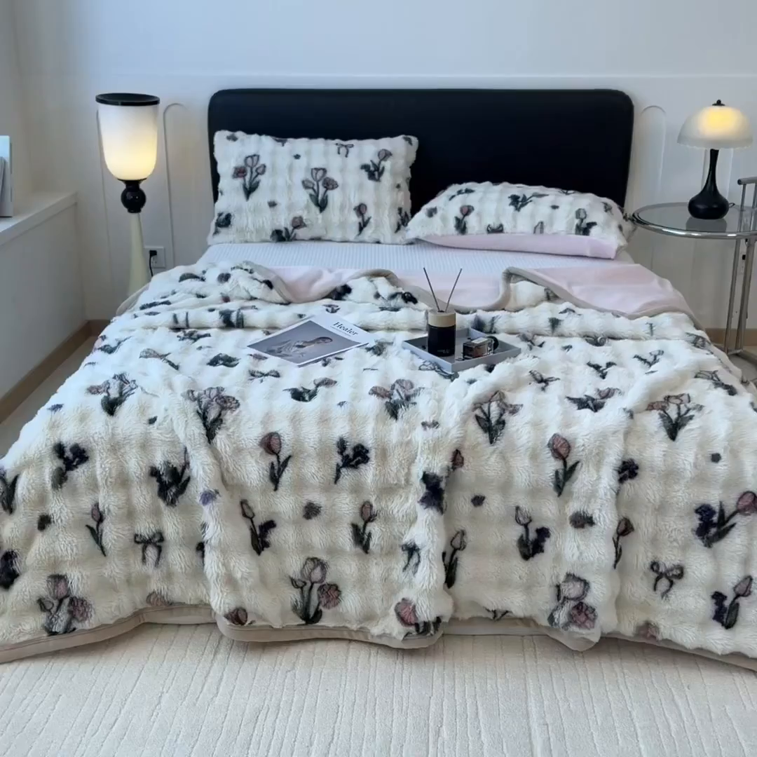 91家纺网 家纺一手货源 找家纺 摩妮卡 2025新款热款直播600克大泡泡兔毛复合毛毯牛奶绒 慕颜