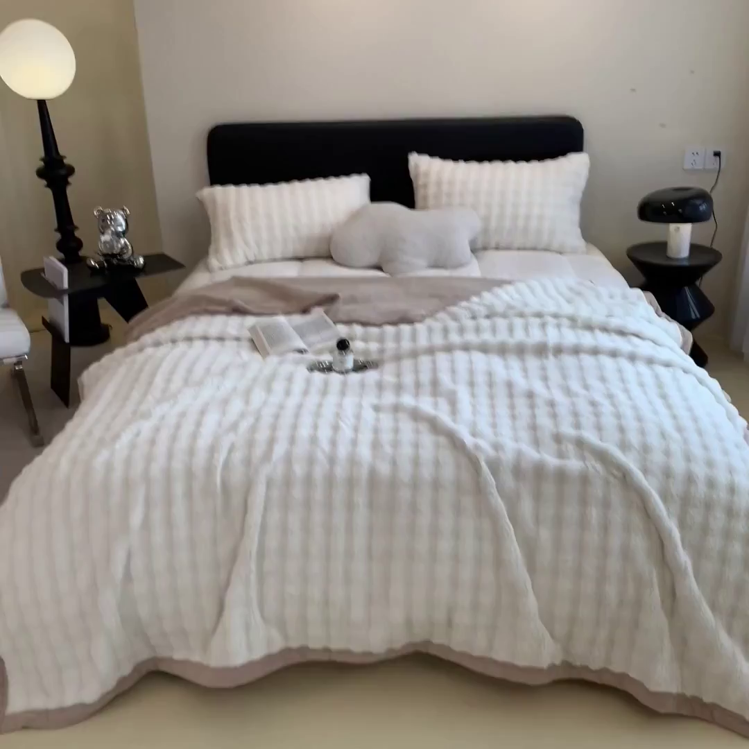 91家纺网 家纺一手货源 找家纺 摩妮卡 2025新款热款直播600克大泡泡兔毛复合毛毯牛奶绒 米白+奶咖