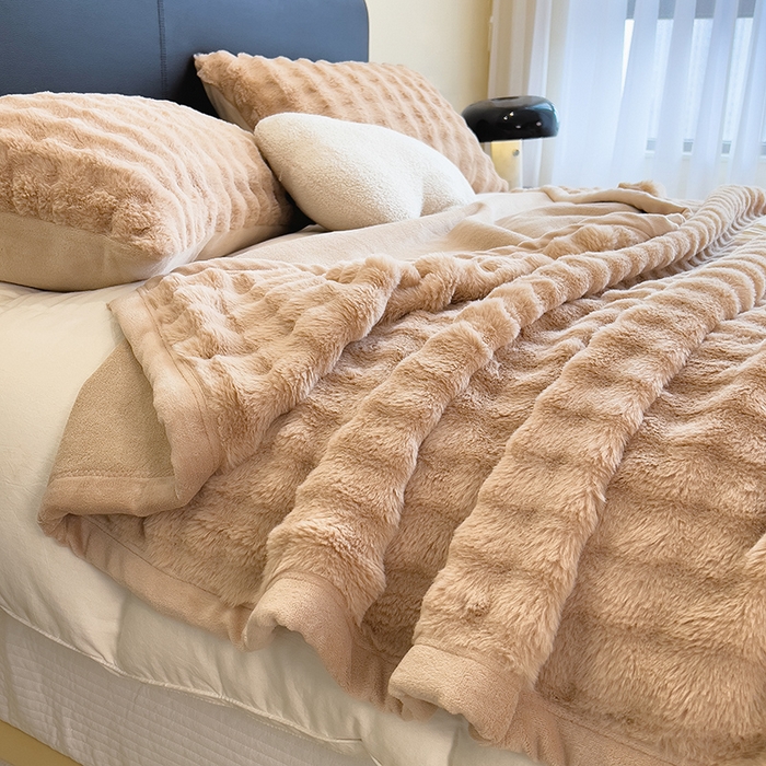 91家纺网 家纺一手货源 找家纺 摩妮卡 2025新款热款直播600克大泡泡兔毛复合毛毯牛奶绒 纯色奶咖