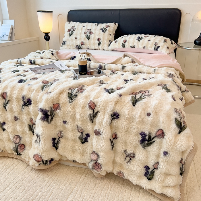 91家纺网 家纺一手货源 找家纺 摩妮卡 2025新款热款直播600克大泡泡兔毛复合毛毯牛奶绒 慕颜