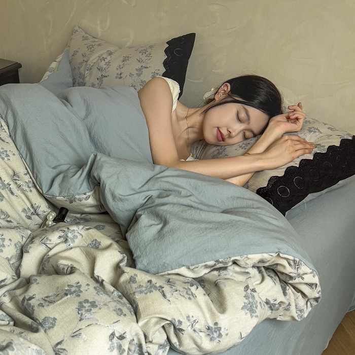 91家纺网 家纺一手货源 找家纺 繁花家居 2025秋冬磨毛复古亚麻棉麻提花超软四件套 灰影花吟