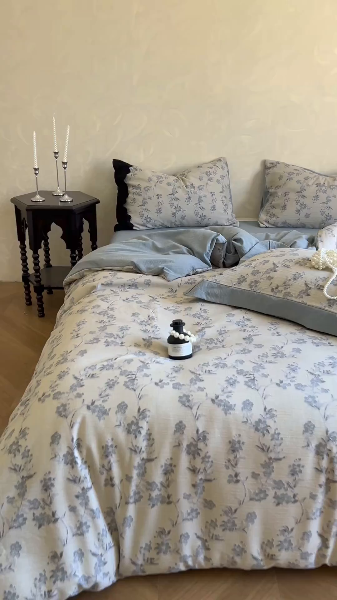 91家纺网 家纺一手货源 找家纺 繁花家居 2025秋冬磨毛复古亚麻棉麻提花超软四件套 灰影花吟