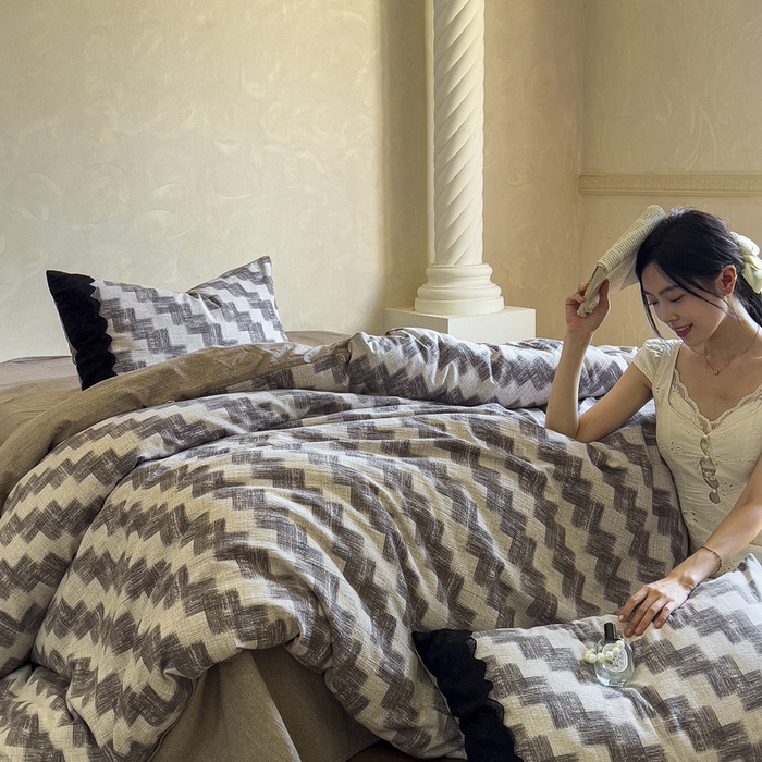 91家纺网 家纺一手货源 找家纺 繁花家居 2025秋冬磨毛复古亚麻棉麻提花超软四件套 摩登锯韵