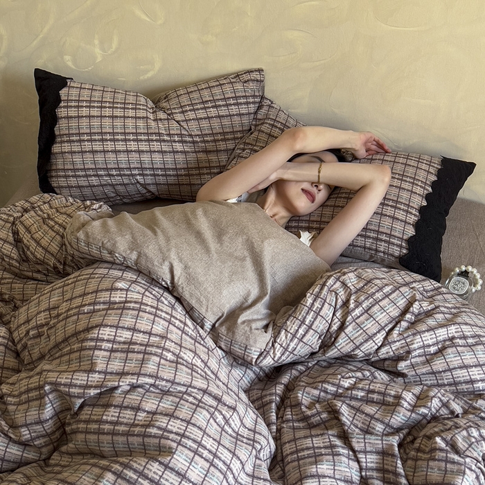 91家纺网 家纺一手货源 找家纺 繁花家居 2025秋冬磨毛复古亚麻棉麻提花超软四件套 暖棕格纹