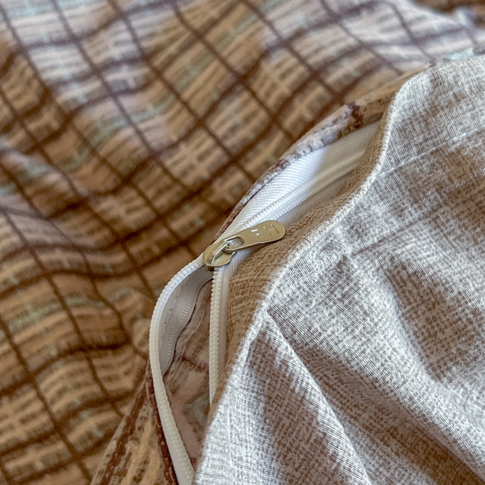 91家纺网 家纺一手货源 找家纺 繁花家居 2025秋冬磨毛复古亚麻棉麻提花超软四件套 暖棕格纹