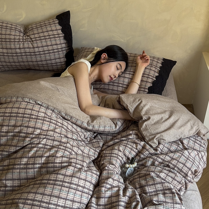 91家纺网 家纺一手货源 找家纺 繁花家居 2025秋冬磨毛复古亚麻棉麻提花超软四件套 暖棕格纹