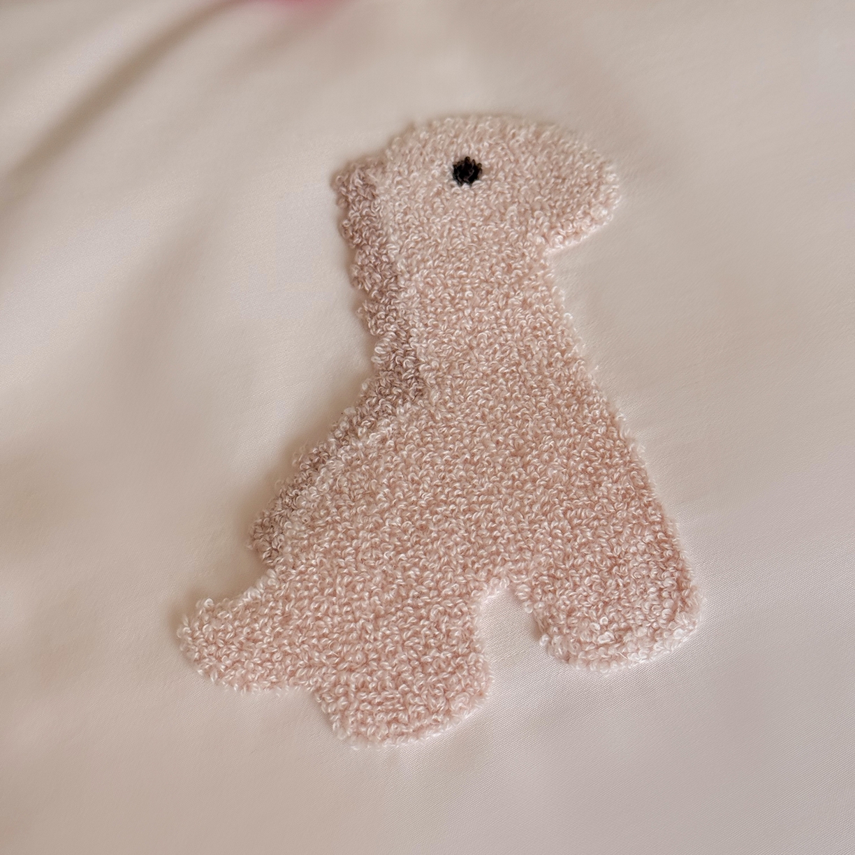 91家纺网 家纺一手货源 找家纺 （总）鹿班家居 2025新款秋冬款100S全棉磨毛毛巾绣系列四件套-小奶龙