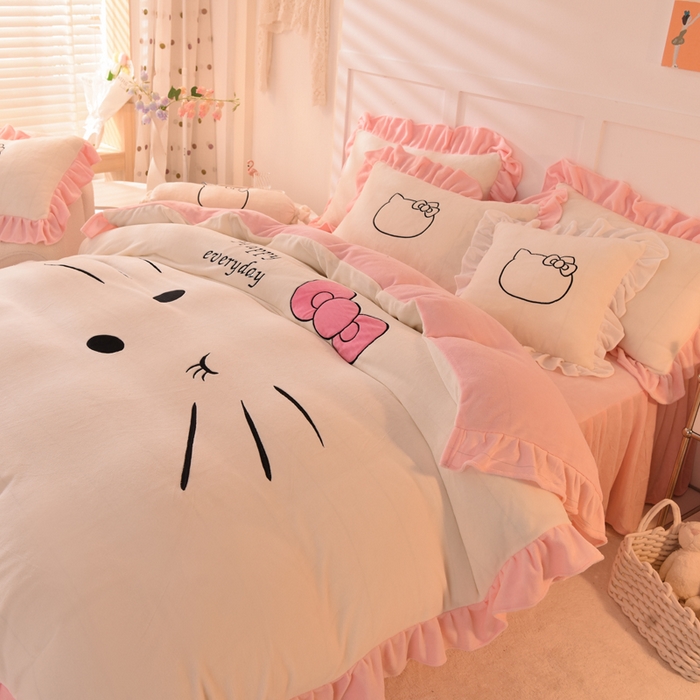 91家纺网 家纺一手货源 找家纺 绒世界 2025新款高端牛奶绒卡通刺绣牛奶绒四件套 美美猫-芝士粉