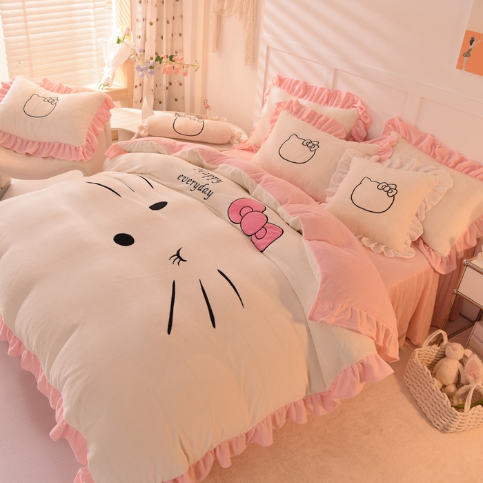 91家纺网 家纺一手货源 找家纺 绒世界 2025新款高端牛奶绒卡通刺绣牛奶绒四件套 美美猫-芝士粉