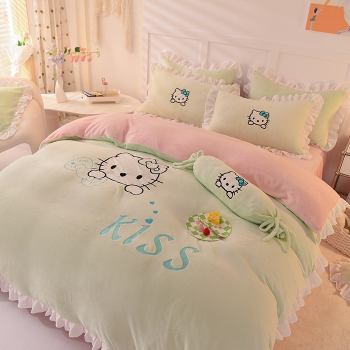 91家纺网 家纺一手货源 找家纺 绒世界 2025新款高端牛奶绒卡通刺绣牛奶绒四件套 kiss猫-抹茶拼粉