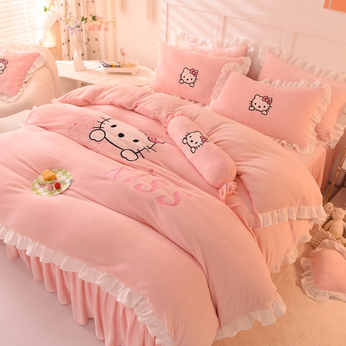 91家纺网 家纺一手货源 找家纺 绒世界 2025新款高端牛奶绒卡通刺绣牛奶绒四件套 kiss猫-粉